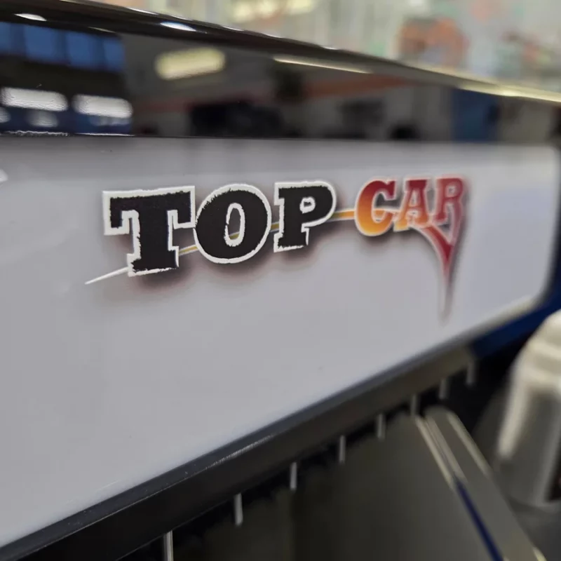 topcar-coating-tester-showroom-demo TopCar Coating Tester als Demo Tool im Aufbereitungsstudio